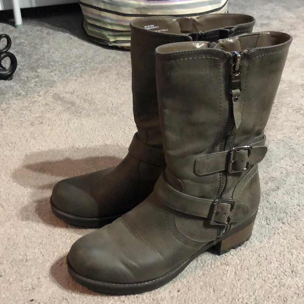 White Mountain charcoal boots